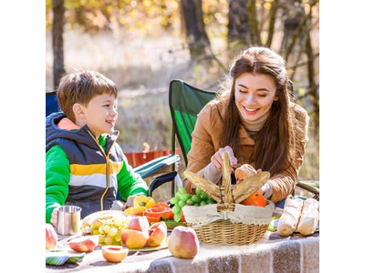 Set da Picnic per Due Persone con Tavolo Cestino Personalizzato per Isolamento Birra